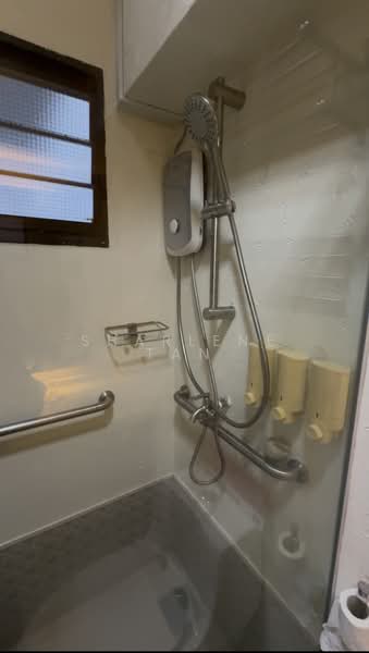 109B Depot Road, 109B Depot Road, Room Rental, 200 sqft, HDB Flat For Rent, by Sharlene Tan, 500097147 - Bathroom - PropertyGuru.com.sg