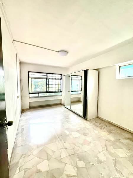 232 Pasir Ris Drive 4 HDB Flat For Sale at S$ 699,000 | PropertyGuru Singapore - Bedroom
