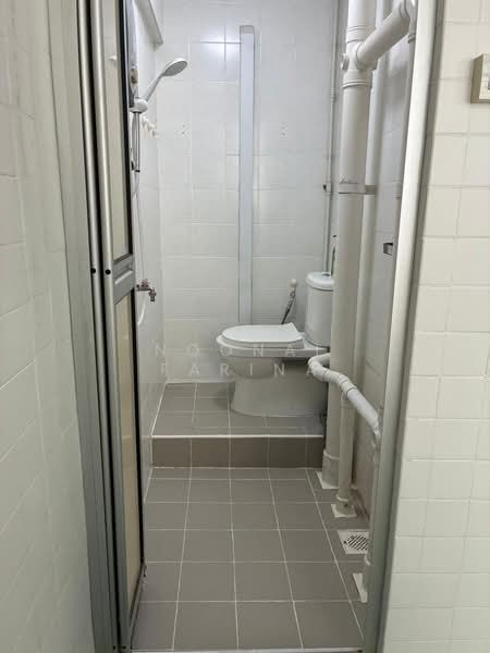 44 Bendemeer Road HDB Flat For Sale at S$ 425,000 | PropertyGuru Singapore - Bathroom