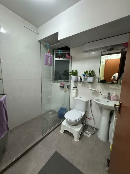 636B Senja Road HDB Flat For Sale at S$ 685,000 | PropertyGuru Singapore - Bathroom