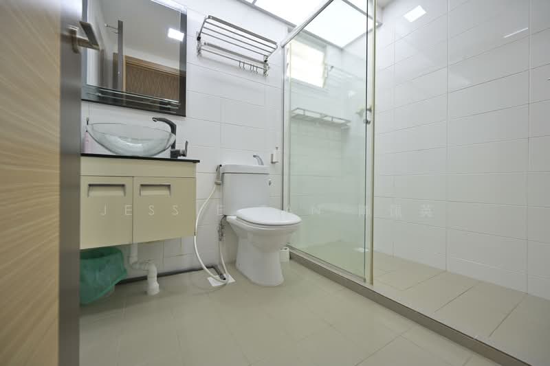 453A Bukit Batok West Avenue 6 HDB Flat For Sale at S$ 849,999 | PropertyGuru Singapore - Bathroom