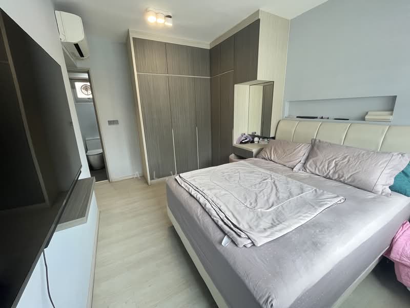 453C Fernvale Road HDB Flat For Sale at S$ 660,000 | PropertyGuru Singapore - Bedroom