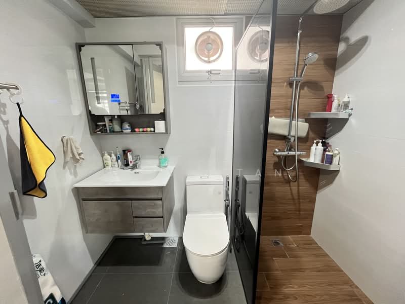 453C Fernvale Road HDB Flat For Sale at S$ 660,000 | PropertyGuru Singapore - Bathroom