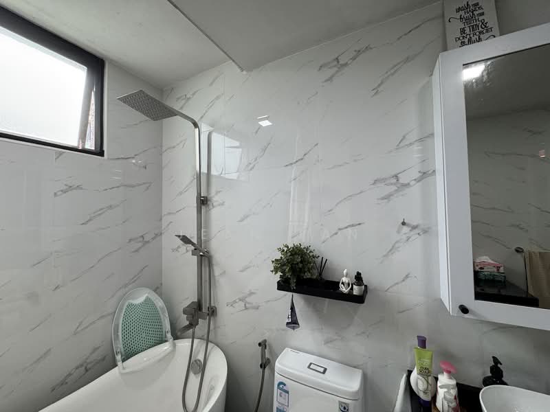 Simei Green Condominium Executive Condominium For Sale at S$ 1,550,000 | PropertyGuru Singapore - Bathroom