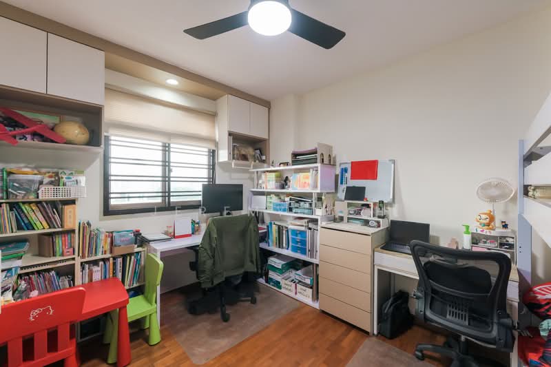 675B Jurong West Street 64 HDB Flat For Sale at S$ 649,999 | PropertyGuru Singapore - Study