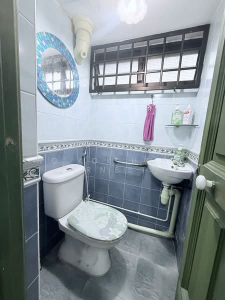 12 Holland Avenue, 12 Holland Avenue, 2 Bedrooms, 700 sqft, HDB Flat For Sale, by Ng Kok Hong (Ernest), 500097226 - Bathroom - PropertyGuru.com.sg