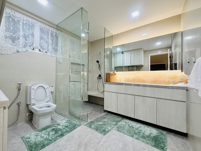 Rare D17 Freehold Corner Terrace 3-Storey move-in condition 2mins to amenities Corner Terrace For Sale at S$ 5,700,000 | PropertyGuru Singapore - Bathroom