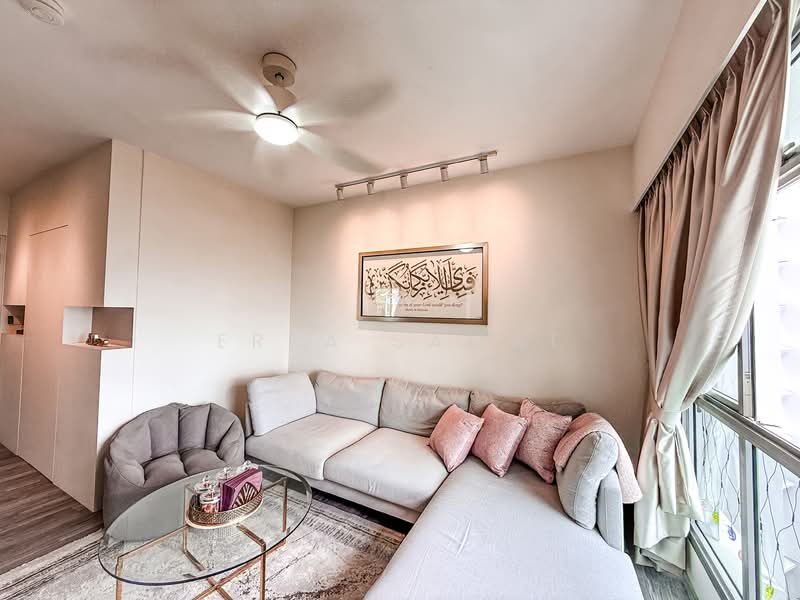 421B Northshore Drive HDB Flat For Sale at S$ 888,000 | PropertyGuru Singapore - Living Room