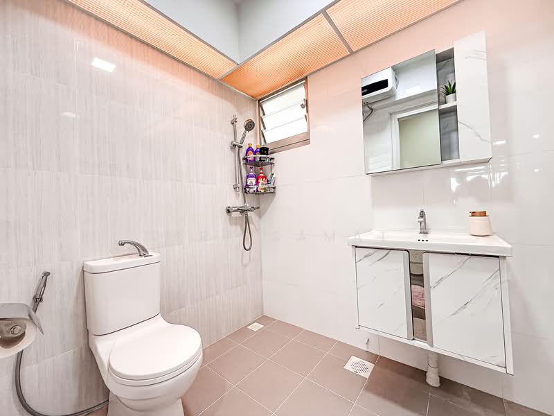 421B Northshore Drive HDB Flat For Sale at S$ 888,000 | PropertyGuru Singapore - Bathroom