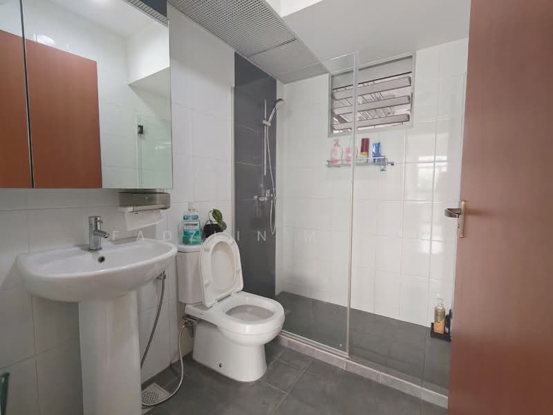 624B Punggol Central HDB Flat For Sale at S$ 650,000 | PropertyGuru Singapore - Bathroom