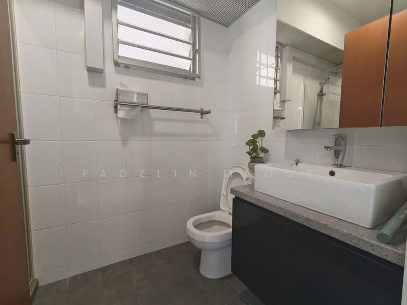 624B Punggol Central HDB Flat For Sale at S$ 650,000 | PropertyGuru Singapore - Bathroom