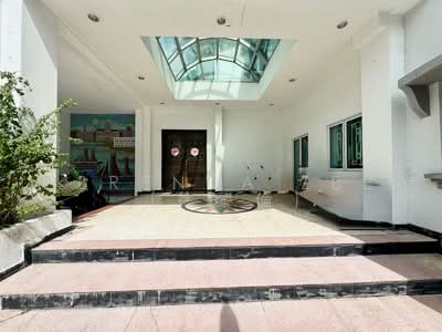 For Sale - BRENDA ZEE ✧ 945O9938 ✧ Lornie/Thomson Vicinity ✧ GCB with Pool