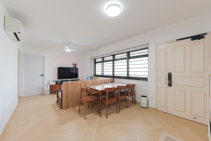 144 Lorong 2 Toa Payoh HDB Flat For Sale at S$ 902,000 | PropertyGuru Singapore - Living Room