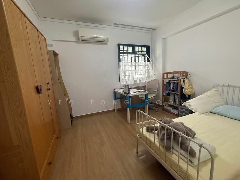 738 Woodlands Circle HDB Flat For Sale at S$ 595,000 | PropertyGuru Singapore - Bedroom