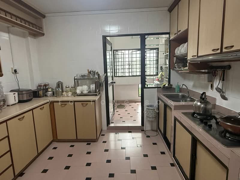 738 Woodlands Circle HDB Flat For Sale at S$ 595,000 | PropertyGuru Singapore - Kitchen