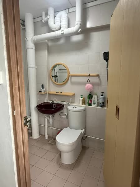 738 Woodlands Circle HDB Flat For Sale at S$ 595,000 | PropertyGuru Singapore - Bathroom