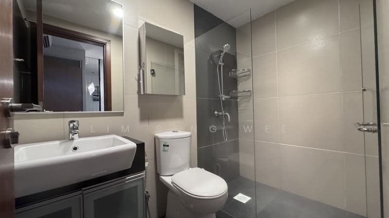 Parc Elegance Condominium For Sale at S$ 1,320,000 | PropertyGuru Singapore - Bathroom