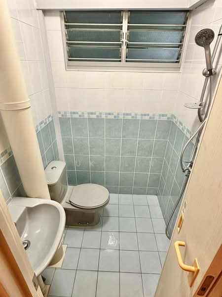 643 Ang Mo Kio Avenue 5, 643 Ang Mo Kio Avenue 5, 3 Bedrooms, 807 sqft, HDB Flat For Rent, by Yuki Lin, 500097300 - Bathroom - PropertyGuru.com.sg