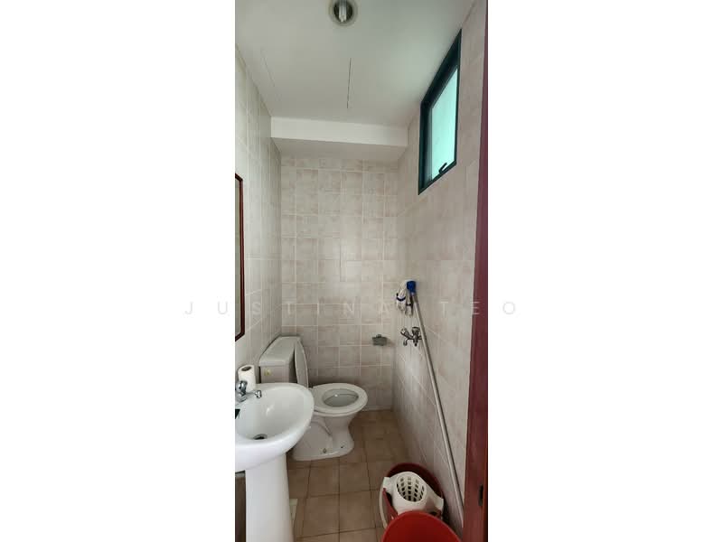 The Hillside Condominium For Sale at S$ 2,350,000 | PropertyGuru Singapore - Helper's Bathroom