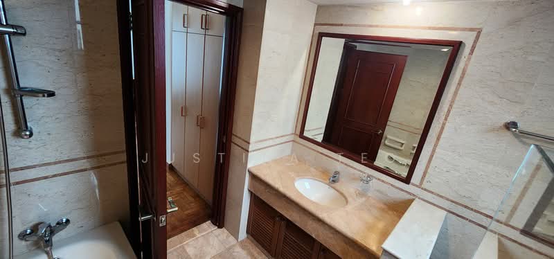 The Hillside Condominium For Sale at S$ 2,350,000 | PropertyGuru Singapore - Master Bathroom