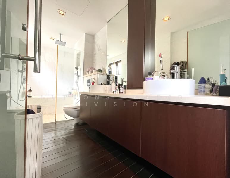 Beautiful Detached Villa Resort with Private Pool and Indoor Outdoor Living Detached House For Sale at S$ 11,800,000 | PropertyGuru Singapore - Bathroom