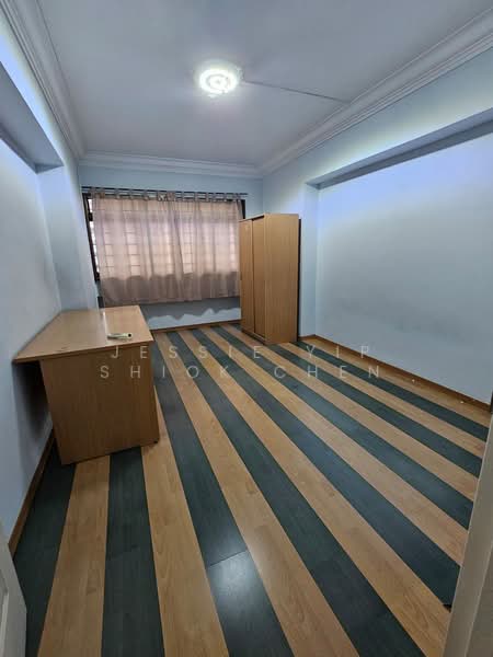 607 Senja Road HDB Flat For Sale at S$ 1,000,000 | PropertyGuru Singapore - Bedroom 1