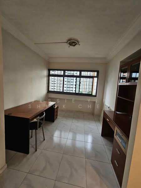 607 Senja Road HDB Flat For Sale at S$ 1,000,000 | PropertyGuru Singapore - Study Room