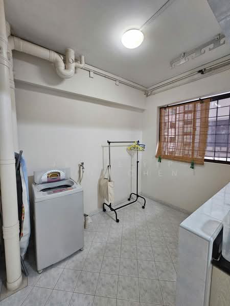 607 Senja Road HDB Flat For Sale at S$ 1,000,000 | PropertyGuru Singapore - Laundry 