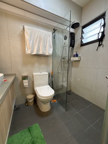 258B Compassvale Road HDB Flat For Sale at S$ 750,000 | PropertyGuru Singapore - Bathroom