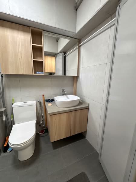 258B Compassvale Road HDB Flat For Sale at S$ 750,000 | PropertyGuru Singapore - Bathroom