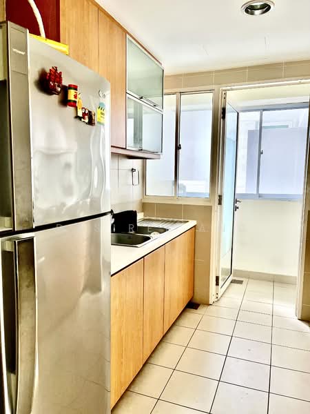 Changi Rise Condo, 10 Simei Rise, 3 Bedrooms, 1,130 sqft, Condominium For Rent, by Desiree Ang, 500097332 - Kitchen - PropertyGuru.com.sg