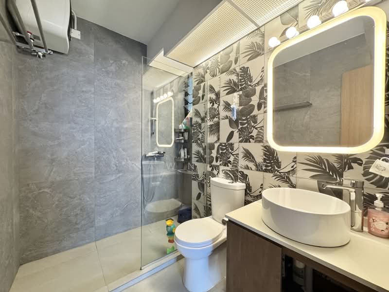 415B Northshore Drive HDB Flat For Sale at S$ 1,128,000 | PropertyGuru Singapore - Common Bathroom