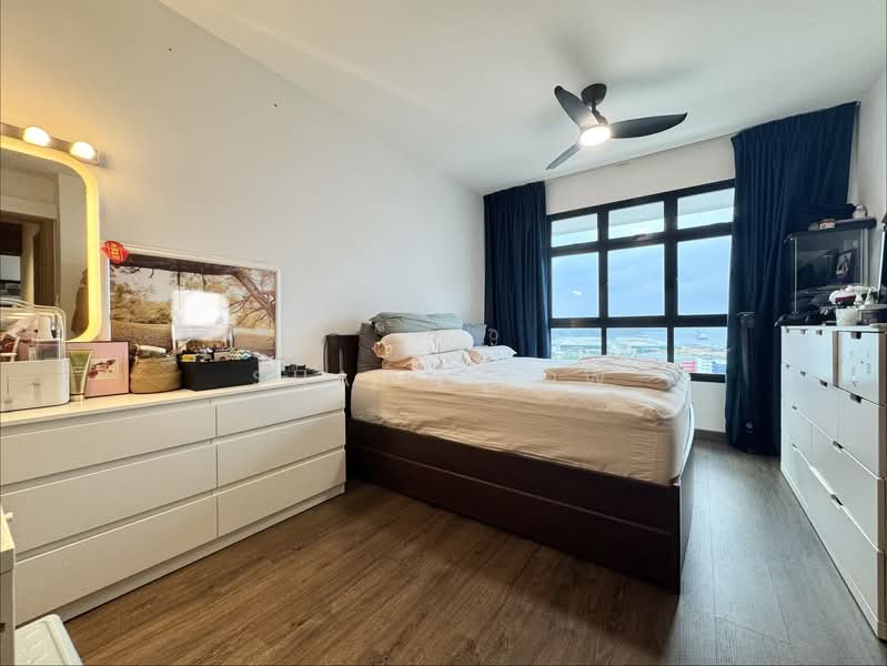 415B Northshore Drive HDB Flat For Sale at S$ 1,128,000 | PropertyGuru Singapore - Master Bedroom