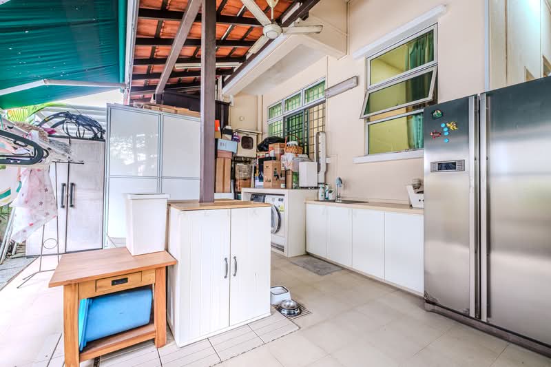 Woodgrove Estate Corner Terrace For Sale at S$ 3,000,000 | PropertyGuru Singapore - Kitchen