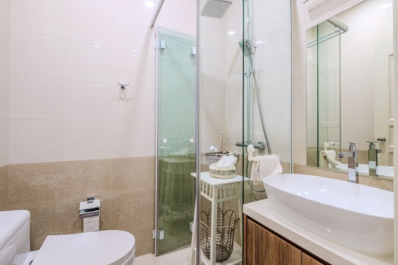 Woodgrove Estate Corner Terrace For Sale at S$ 3,000,000 | PropertyGuru Singapore - Bathroom