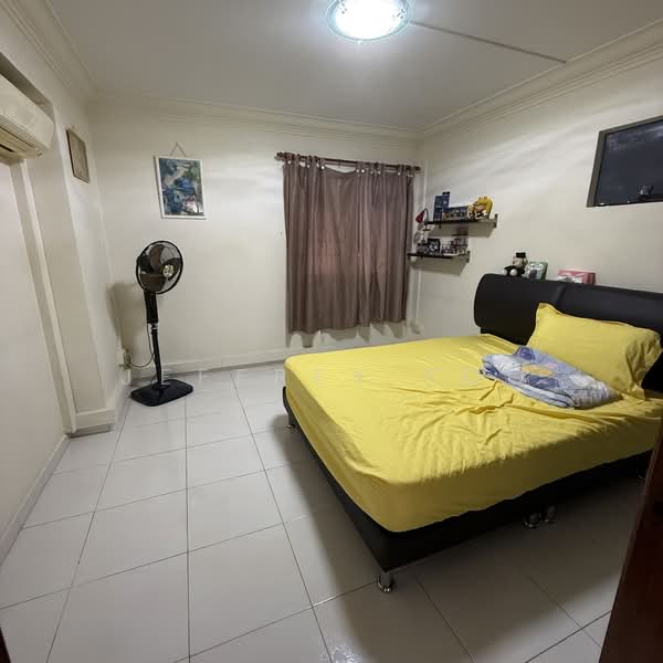 640 Jurong West Street 61 HDB Flat For Sale at S$ 670,000 | PropertyGuru Singapore - Bedroom