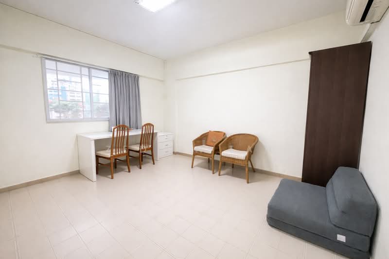 164 Bukit Batok Street 11 HDB Flat For Sale at S$ 420,000 | PropertyGuru Singapore - Study