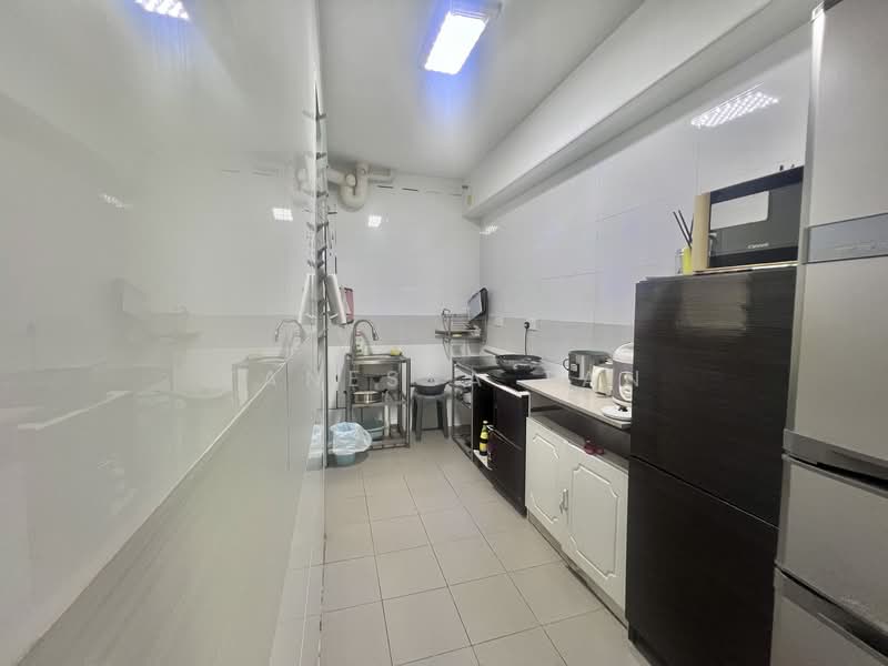 591A Ang Mo Kio Street 51 HDB Flat For Sale at S$ 688,000 | PropertyGuru Singapore - Kitchen