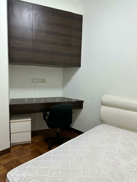 Hillington Green Condominium For Sale at S$ 2,750,000 | PropertyGuru Singapore - Bedroom