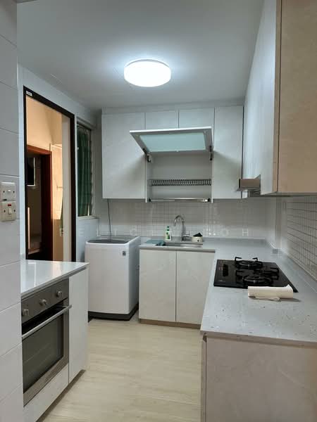 Hillington Green Condominium For Sale at S$ 2,750,000 | PropertyGuru Singapore - Kitchen