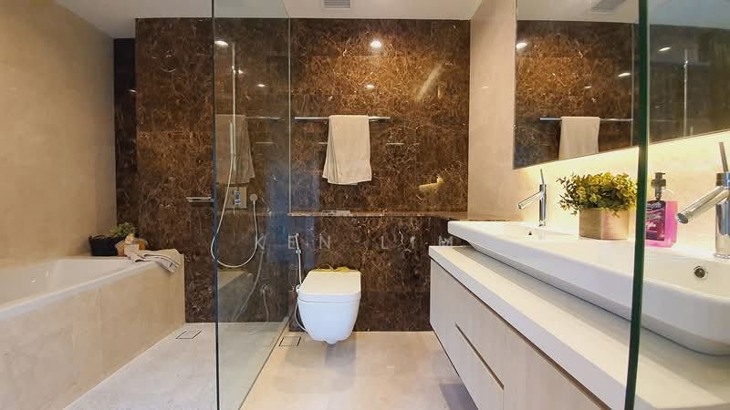Greenwood Mews Cluster House For Sale at S$ 4,320,000 | PropertyGuru Singapore - Bathroom