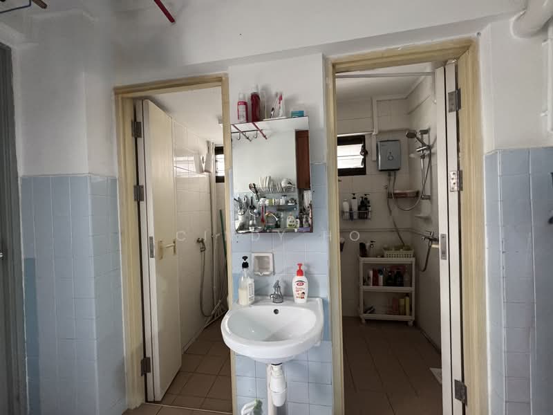 83 Lorong 2 Toa Payoh HDB Flat For Sale at S$ 388,888 | PropertyGuru Singapore - Bathroom
