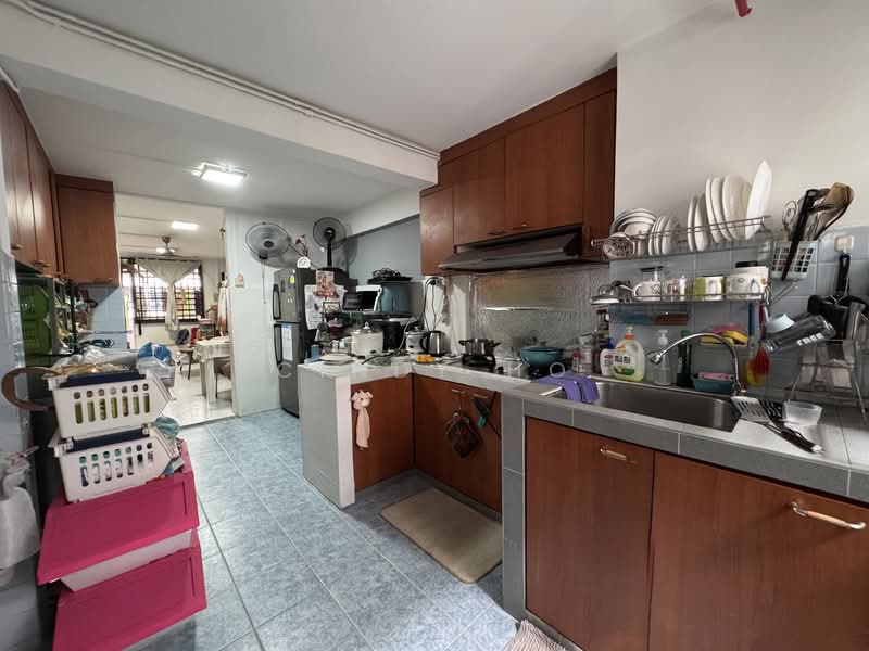 83 Lorong 2 Toa Payoh HDB Flat For Sale at S$ 388,888 | PropertyGuru Singapore - Kitchen