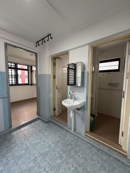83 Lorong 2 Toa Payoh, 83 Lorong 2 Toa Payoh, Balestier / Toa Payoh, 2 Bedrooms, 721 sqft, HDB Flat For Sale, by Cindy Ho, 500097366 - Bathroom - PropertyGuru.com.sg