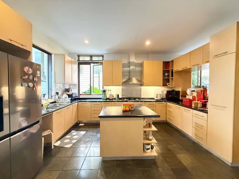 Pinewood grove Detached House For Sale at S$ 5,600,000 | PropertyGuru Singapore - Kitchen