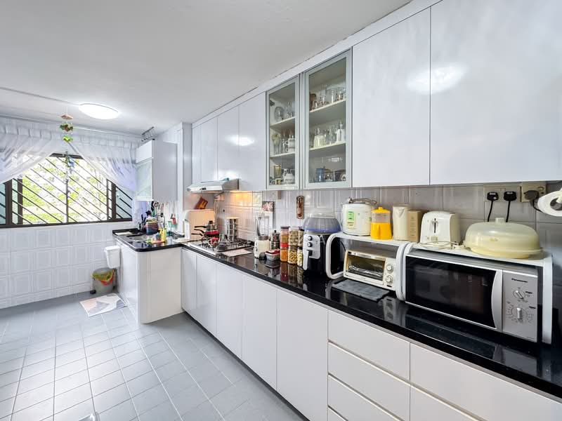 102 Jurong East Street 13 HDB Flat For Sale at S$ 480,000 | PropertyGuru Singapore - Kitchen