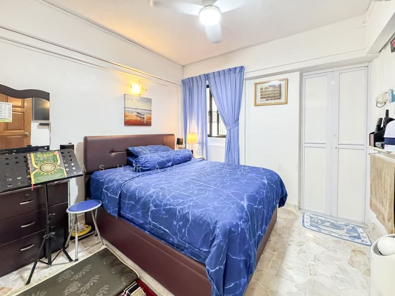 102 Jurong East Street 13 HDB Flat For Sale at S$ 480,000 | PropertyGuru Singapore - Bedroom