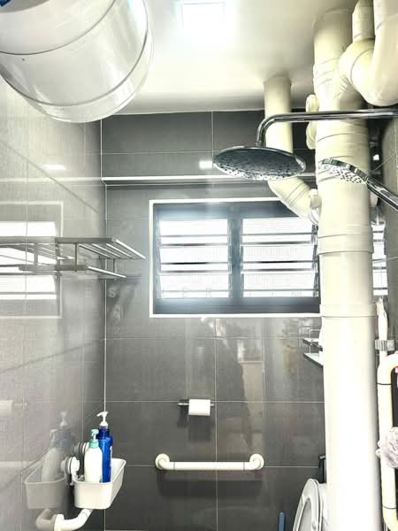 427 Yishun Avenue 11 HDB Flat For Sale at S$ 520,000 | PropertyGuru Singapore - Bathroom