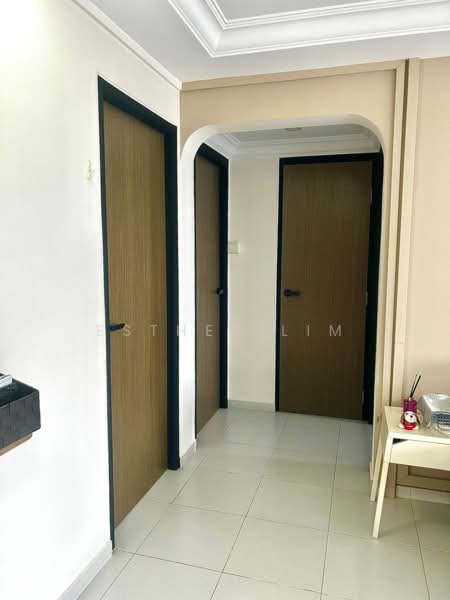 427 Yishun Avenue 11 HDB Flat For Sale at S$ 520,000 | PropertyGuru Singapore - Corridor