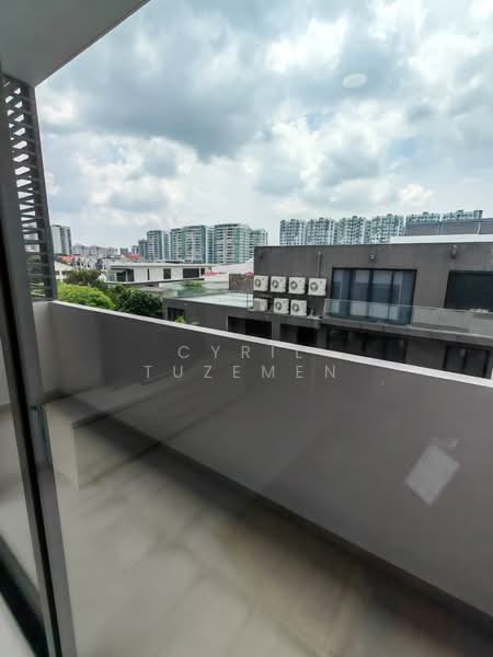 21 Richards, 21 Richards Avenue, 1 Bedroom, 409 sqft, Apartment For Rent, by Cyril Tuzemen, 500097393 - Balcony - PropertyGuru.com.sg